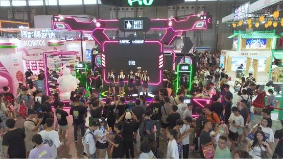 运动」LET’S PIU 觉得它有爆款的潜力九游会网站手机版我们体验了「AR“吃鸡”潮流(图1)